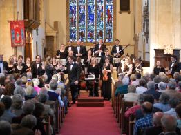 Music Festivals Chipping Campden Music Festival. Conductor Tom Hull and Orchestra Leader Ruth Rogers with the Festival Academy Orchestra